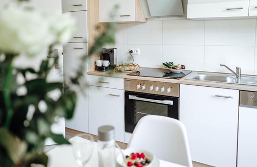 Hamelin House | Cozy Room with Balcony and Kitchen near TA - Rated 9/10