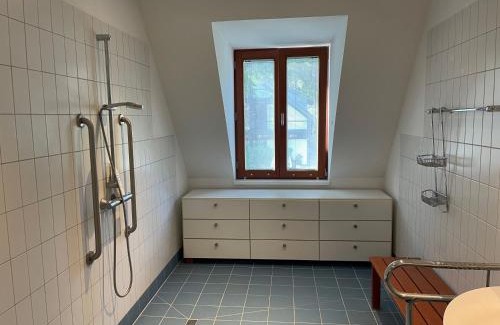 Kleinmachnow House | Kleinmachnow Schlafzimmer mit eigenem Bad
