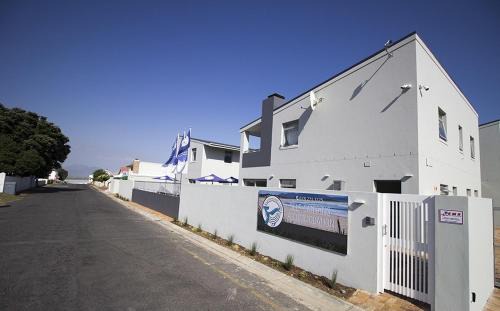 Kleinmond House | Guest Rated Kleinmond Lodge: Family-Friendly & Accessible