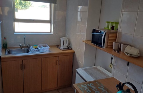 Kleinmond Apartment | Cozy Self-Catering Apartments Near the Beach with Views
