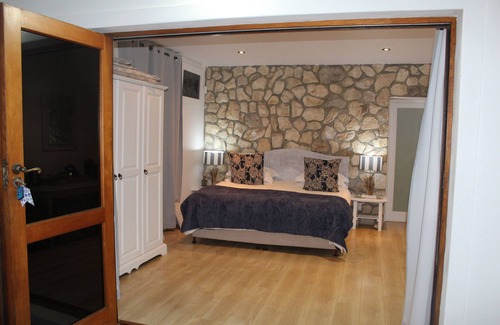 De Kelders Bed & Breakfast | Oceanfront Kleinzee Guesthouse with Breakfast & Family Amenities