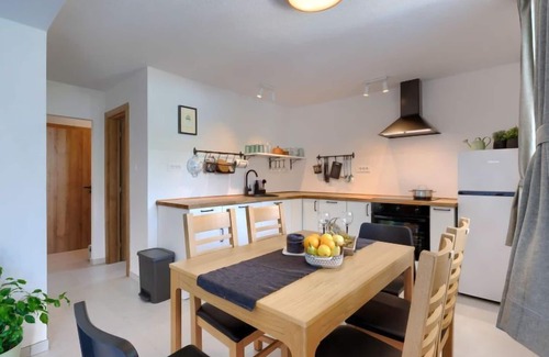 Cerovlje House | Experience Klementini: Oceanfront Bliss with Pool & Spa
