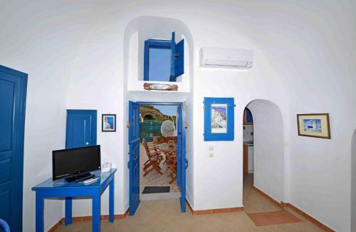 Episkopi Gonias House | Oceanfront Bliss at Kleo's Guesthouse - Rated 9.3/10