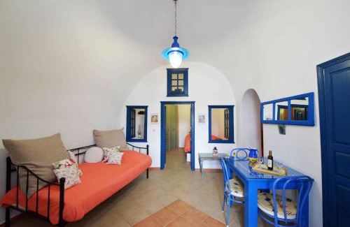 Episkopi Gonias House | Oceanfront Bliss at Kleo's Guesthouse - Rated 9.3/10