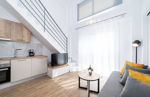 Ofrinion Villa | Comfortable Two Bedroom Loft with Pool Access in Kleoniki