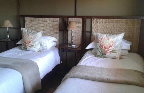 Ramotswa House | Welcoming Kleynhans Home: Pool, Breakfast & Family Friendly