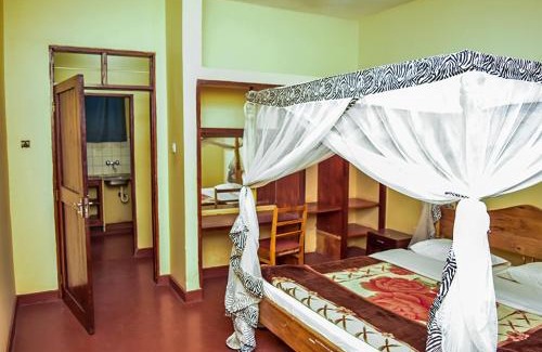 Karatu Hotel | Relaxing Stay at KLH Rest House with Hot Tub & Breakfast