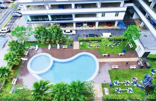 Sepang Apartment | Relax at KLIA Ehsan Residence: Pool View for 8 Guests