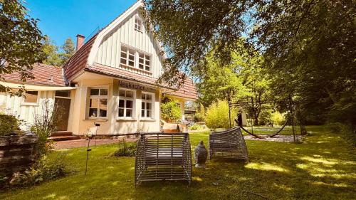 Braunfels Apartment | Relaxing Escape at 5 Sterne Bahnhoftraum with Ocean View