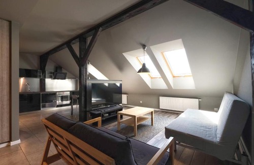 Przemysl Apartment | Charming Klimatyczne poddasze 2: Rated 10/10 & Family-Friendly