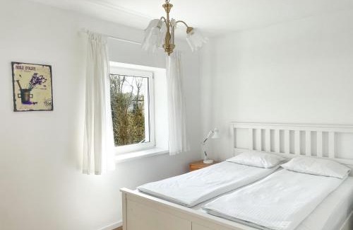 Redlowo Apartment | Relax at Casa Verano: 4-Star Oceanfront Retreat