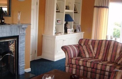Waterville Bed & Breakfast | Klondyke House: Family-Friendly Retreat with Pool & Breakfast