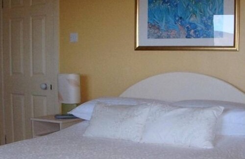 Waterville Bed & Breakfast | Klondyke House: Family-Friendly Retreat with Pool & Breakfast