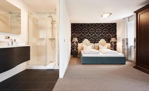 Neukirchen Beim Heiligen Blut Hotel | Relax at Klosterschänke: Family-Friendly with Pool & Hot Tub