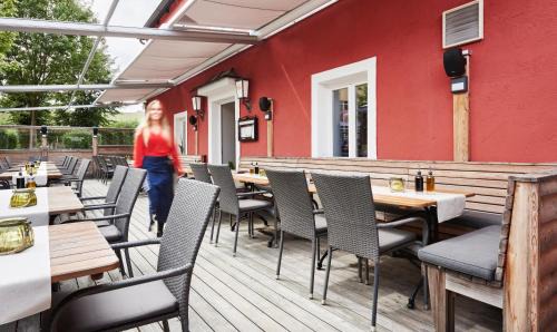 Neukirchen Beim Heiligen Blut Hotel | Relax at Klosterschänke: Family-Friendly with Pool & Hot Tub