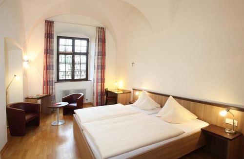 Obermarchtal Hotel | Discover Kloster Obermarchtal: Pet & Child Friendly Retreat