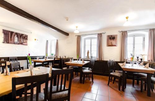 Heidenheim Hotel | Discover Klostergasthof Heidenheim: Pet & Child Friendly Stay