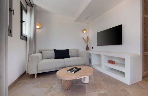 Finikia Hotel | Klostra