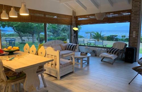 Sarakiniko House | Pet-Friendly Klovino Beach House with Oceanfront Views