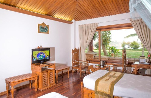 Taungoo Hotel | Discover KMA Kaytumadi Hotel: Family-Friendly Poolside Retreat