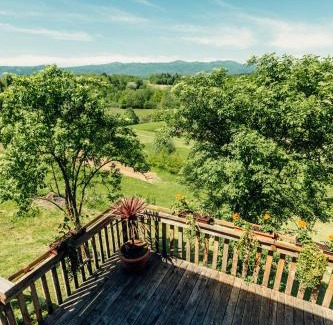 Crnomelj House | Discover Kmečka hiša Bahor: Oceanfront Retreat with Hot Tub