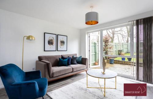 Knaphill Apartment | Inviting Knaphill 2 Bedroom House with Garden & Parking