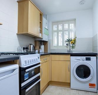 Knaphill Apartment | Inviting Knaphill 2 Bedroom House with Garden & Parking