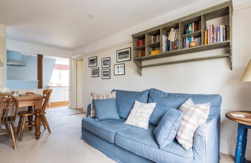 Christchurch House | Inviting Knapp House Lodges: Family-Friendly with Breakfast