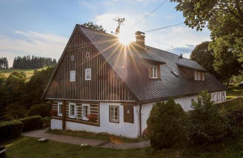 Vrchlabi House | Pet-Friendly Retreat at Knežicka Chalupa - 9.5/10 Rating