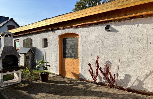 Uebigau-Wahrenbruck Apartment | Pet-Friendly Family Retreat at Knechtkämmerchen Hotel