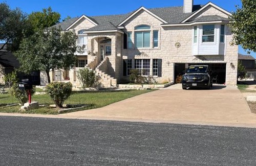 Forest Creek Bed & Breakfast | Top-Rated Knight Hawk Suites: Family & Pet-Friendly Retreat