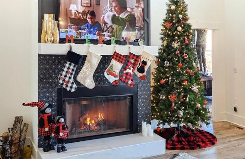 Ellijay House | Stay at Knight Mountain: Family-Friendly with Pool Access