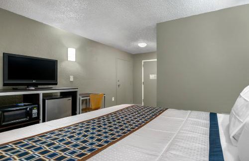 Bristol Hotel | Pet-Friendly Comfort at Knights Inn Bristol