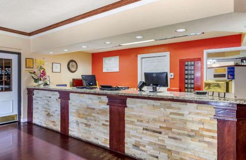 College Station Hotel | Convenient Stay at Knights Inn College Station with Pool