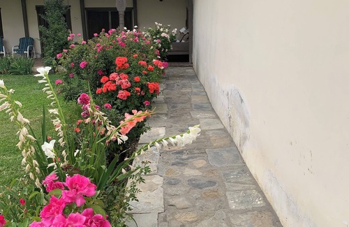 Brun Hotel | Convenient Knights Inn Droshp with Breakfast & Hot Tub