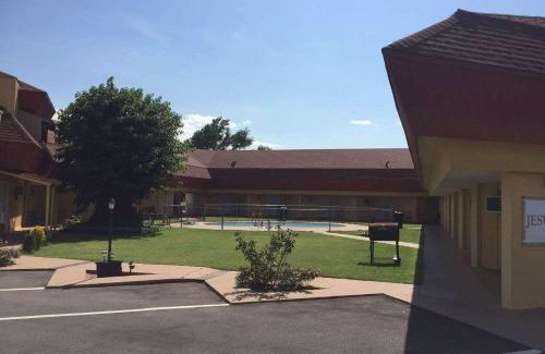 Fairview Hotel | Exceptional Knights Inn Fairview: Family-Friendly Comfort