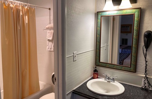 Fairview Hotel | Budget-Friendly Stay at Knights Inn Fairview with Breakfast