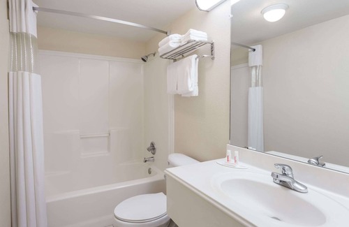 Waco Hotel | Cozy Knights Inn Near Waco: Family-Friendly with Breakfast