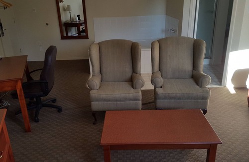 South Lethbridge Hotel | Comfortable Knights Inn Lethbridge with Free Breakfast & Kitchen