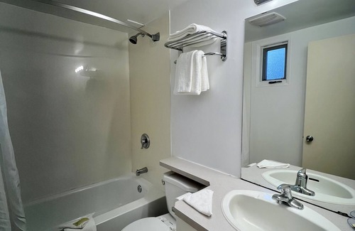 South Lethbridge Hotel | Comfortable Knights Inn Lethbridge with Free Breakfast & Kitchen