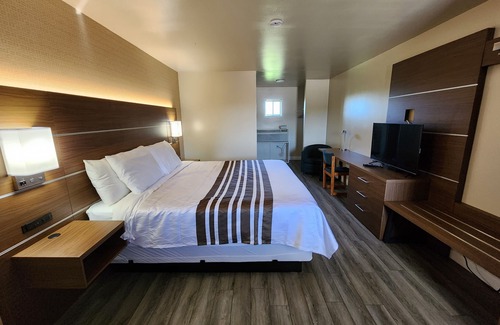 Lindsay Hotel | Comfortable Stay at Knights Inn Lindsay with Family Amenities