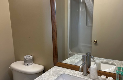 Lindsay Hotel | Comfortable Stay at Knights Inn Lindsay with Family Amenities