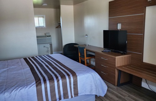 Lindsay Hotel | Comfortable Stay at Knights Inn Lindsay with Family Amenities