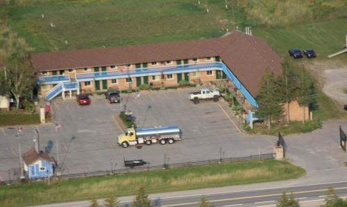 Lindsay Hotel | Budget-Friendly Knights Inn Lindsay with Family & Pet Amenities