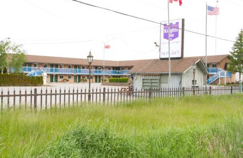 Lindsay Hotel | Budget-Friendly Knights Inn Lindsay with Family & Pet Amenities