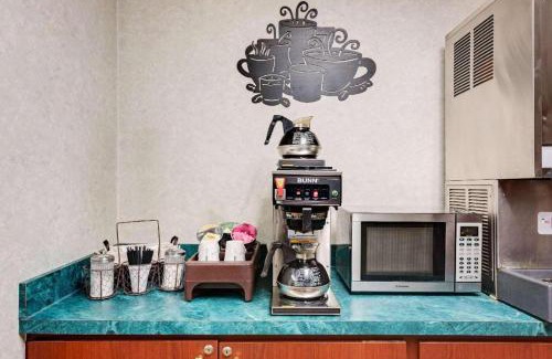 Macedonia Hotel | Pet-Friendly Comfort at Knights Inn Macedonia, OH