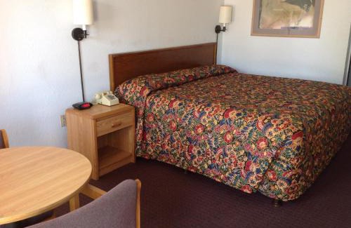 Muskogee Hotel | Pet-Friendly Knights Inn Muskogee for Family Getaways