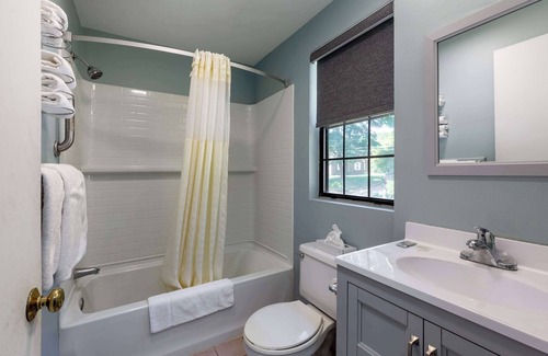 North Attleboro Hotel | Comfortable Stay at Knights Inn North Attleboro with Breakfast