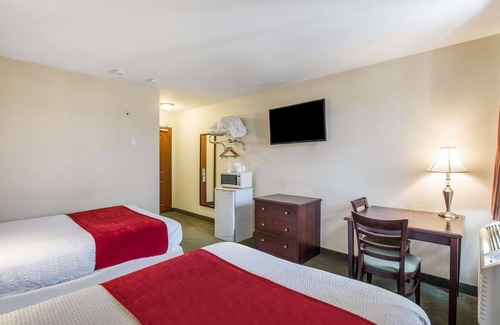 Orillia Hotel | Comfortable Stay at Knights Inn Orillia with Family Amenities