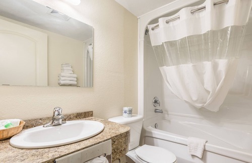 Orillia Hotel | Comfortable Stay at Knights Inn Orillia with Family Amenities